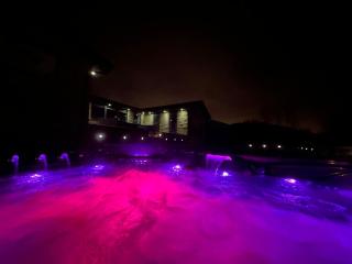 Spectre Hot Tub Retreat - Harrogate - Pannal - 0