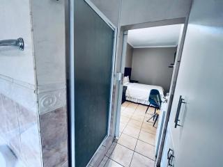 Eccoo OR Tambo Airport lodge - 1