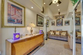 Cozy and Convenient Elmont Retreat with Patio! - Elmont - 0