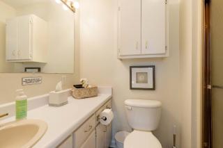 Lakefront Cottage with heated pool - Inman - 3