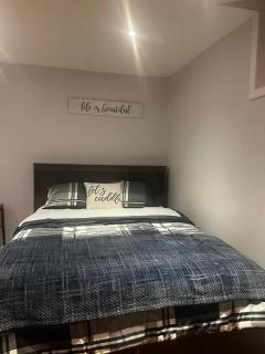 New Luxurious Home with parking - Brampton - 0
