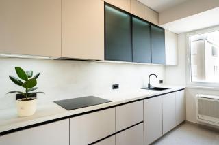 Avantgarde suite 5 min walk beach&old town - 2