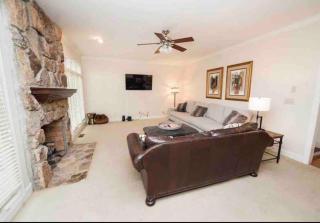 Golfer's Heaven 4 bedroom home with pool table - 8
