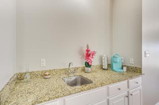 Bright Biloxi Condo Walk to the Beach! - Biloxi - 2