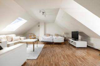 Two floors one bedroom apt next to the wall - 3