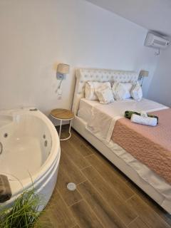 Top hill Gardens- Jacuzzi-7m from Airport - 0