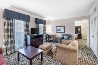 Best Western Spring Hill Inn & Suites - 4