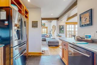 Buddy's Barrel House - Boothbay Harbor - 2