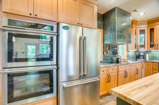 Modern Nellysford Getaway with View Deck and Fire Pit - 3
