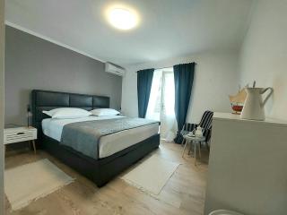 Apartments by the sea Makarska - 6717 - 3