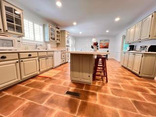 Big space inside and out, 15min to UofA w 1acre - Fayetteville - 1