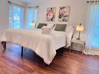 Big space inside and out, 15min to UofA w 1acre - Fayetteville - 6
