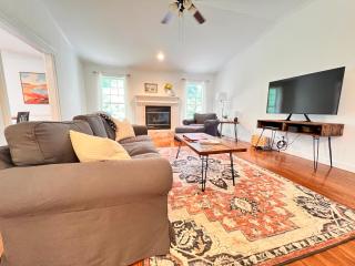 Big space inside and out, 15min to UofA w 1acre - Fayetteville - 9