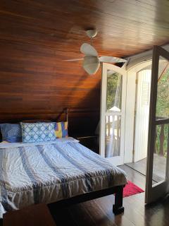 Espaço arborizado com Casa e Chalé em bairro nobre de Monte Verde - Camanducaia - 0