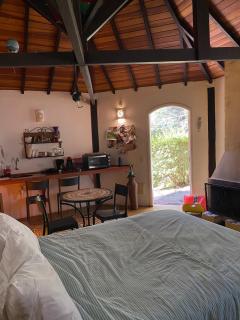 Espaço arborizado com Casa e Chalé em bairro nobre de Monte Verde - Camanducaia - 3