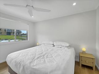 2-Bed Beach Haven with Garden & Alfresco Dining - 9