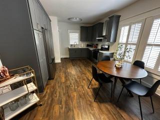 Newly Renovated Cottage including Driveway in Downtown Murfreesboro - Murfreesboro - 2