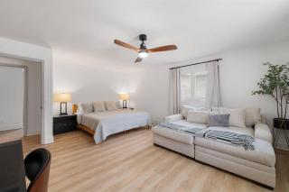 New Bensenville Home by O'Hare Airport with Indoor Pool, Sauna, and Arcade - 7