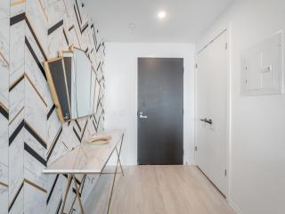 Designer 1BR Suite with CN Tower, Skyline view - Toronto - 6