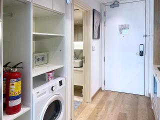 Renovated Modern 1-Bed 40m2 Apt with Pool - 2