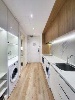 Renovated Modern 1-Bed 40m2 Apt with Pool - 1