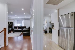 Beautiful House In Scarborough - 7