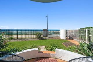 Paros on the Beach - Absolute Waterfront Living - 4