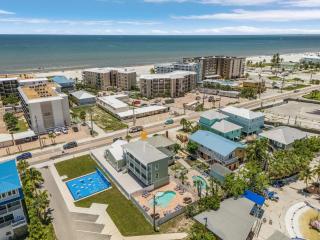 Welcome to Sunset Paradise WONDERFUL! Vacation Rental - 2633 Estero Blvd Unit B home - 9