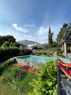 Royal Hill Villa Cisarua Puncak - Puncak - 2
