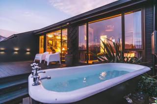 Bespoke Stay & Lake Views! - Queenstown - 6