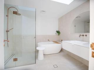 Luxury Home in the Vale - Berkeley Vale - 1