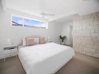 Luxury Home in the Vale - Berkeley Vale - 5