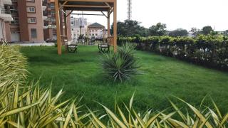 Breathtaking 3BHK on 6th floor for family only - 2