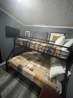 Cozy 3BR cabin with AC and Wi-Fi Fully Fenced - Memphis - 4