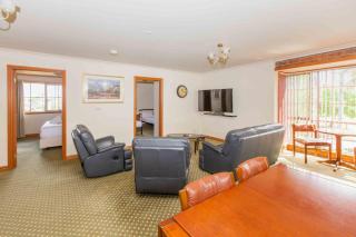 Bell Motel - 1