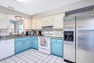 Beachside Home w Garage One Block to Beach Close to Shopping Dining 828 - New Smyrna Beach - 8