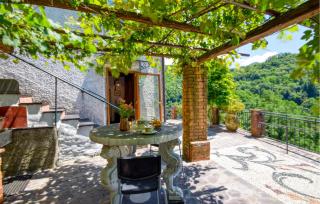 Stunning Apartment In Mezzanego - 9