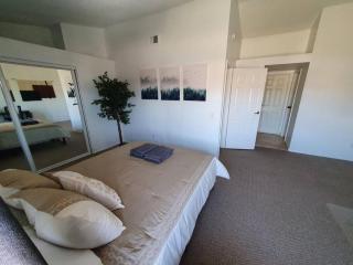 Fontana 4BR 3BA Pet Friendly Home - Fontana - 3