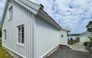 2 Bedroom Beautiful Home In Høvåg - 1