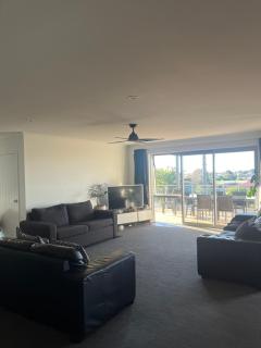 Beach house with a pool - Waihi Beach - 8