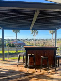 Beach house with a pool - 7