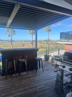 Beach house with a pool - Waihi Beach - 6