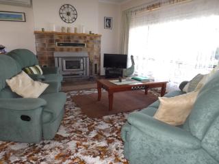 Kirazz Holiday Homes - Kingscote - 6