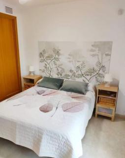 Piso planta baja y gran patio con piscina comunitaria de alquiler temporal - 3