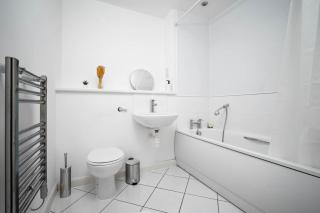 Skyline Flat by Novo Stays - Birmingham - 6