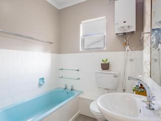 32 Main Road - Struisbaai - 6