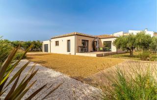 3 Bedroom Amazing Home In Bellegarde - Bellegarde - 0