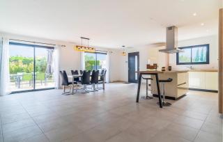 3 Bedroom Amazing Home In Bellegarde - Bellegarde - 3