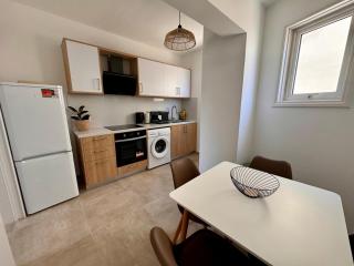 Luxury two bed Kato Pafos flat - 1