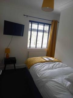 Long stays by Tailored Accommodation - Comfy & Stylish 3-Bedroom home - TV in every room! - Sketty - 2